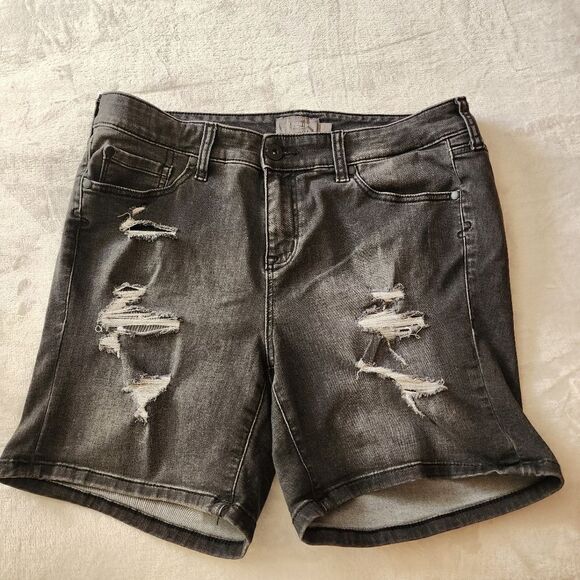 Torrid 16 Faded Black Distressed Bermuda Denim Shorts - Picture 1 of 7